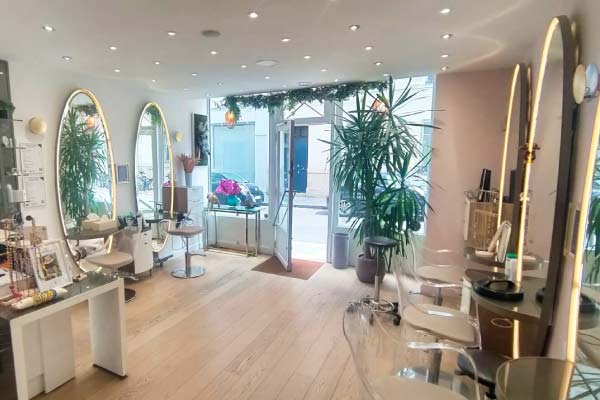 Découvrez l'accueil de Yoni Coiffure Paris 7e