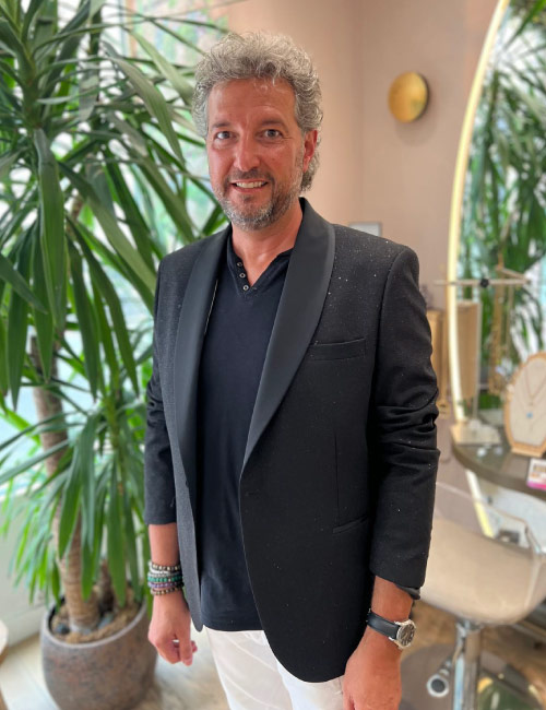 Rencontrez Yoni Cohen le gérant du salon de coiffure Paris 7